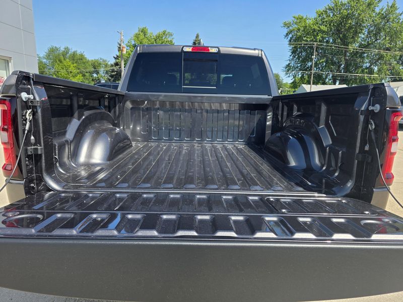 New 2025 RAM 1500 LaramieImage 9