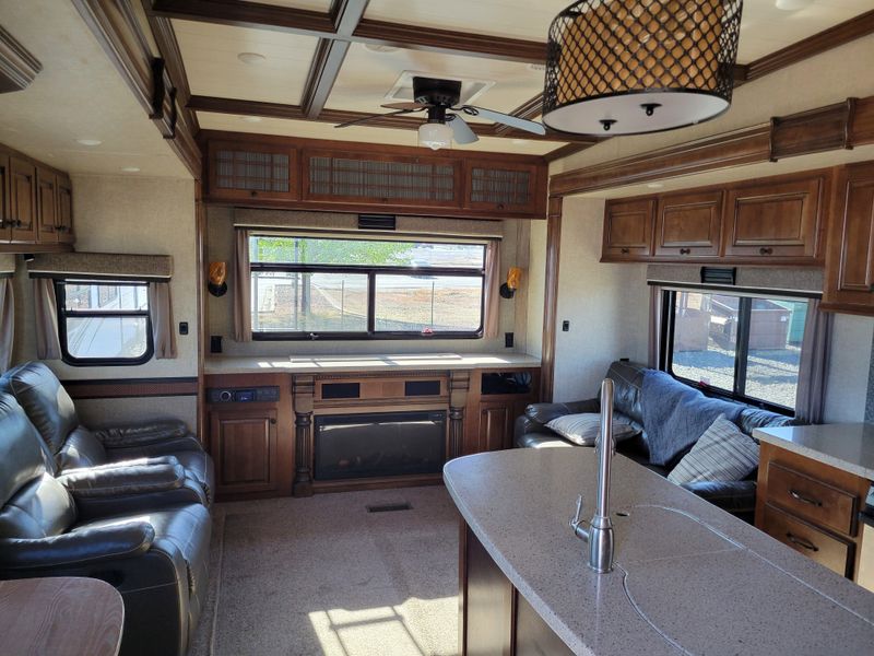 Used 2016 HEARTLAND BIG HORN 3010RE Image 19