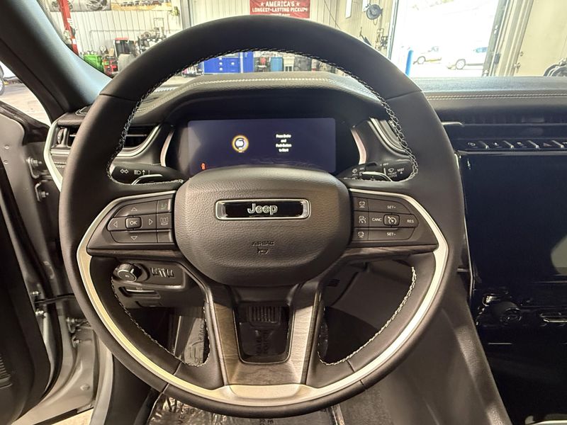 New 2025 Jeep Grand Cherokee Limited 4x4Image 27