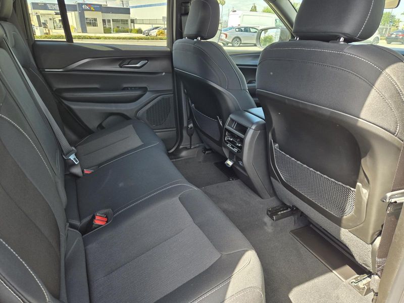 New 2026 Jeep Grand Cherokee Laredo X 4x2