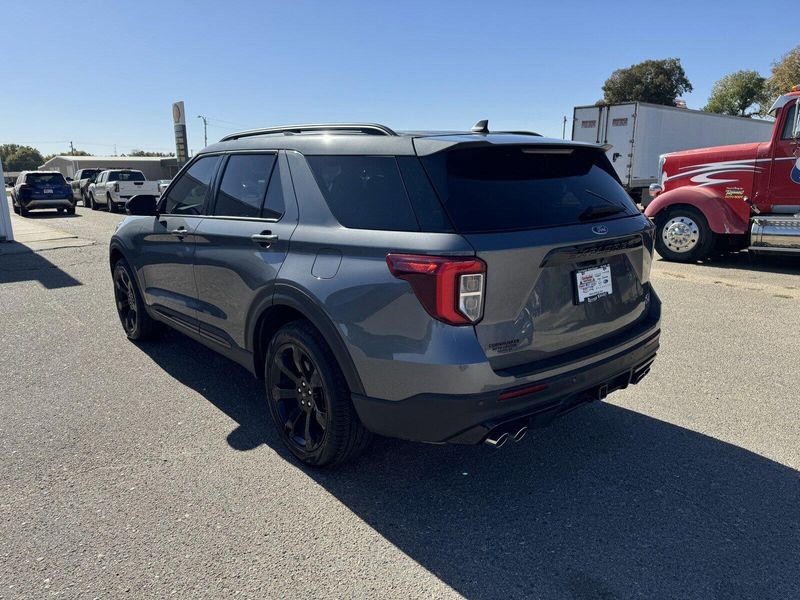 2024 Ford Explorer STImage 6