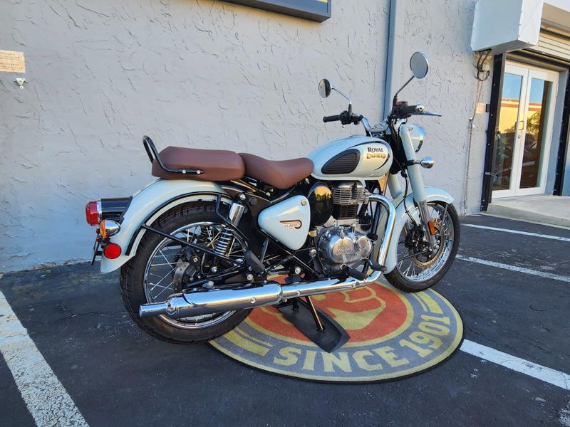 New 2024 Royal Enfield CLASSIC 350 Image 12