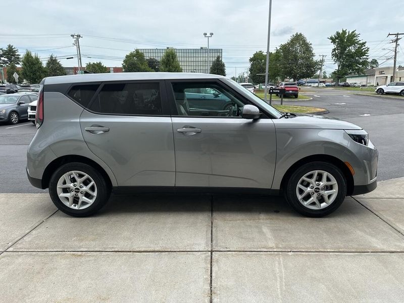 2023 Kia Soul LXImage 4