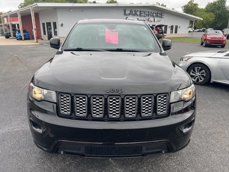 2021 Jeep Grand Cherokee Laredo XImage 2