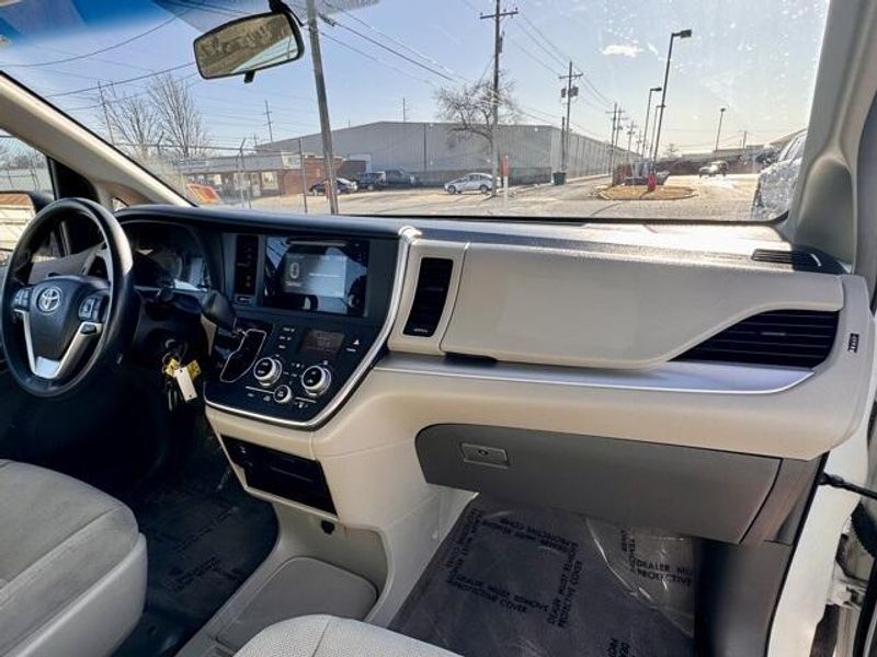 Used 2017 Toyota Sienna LImage 13