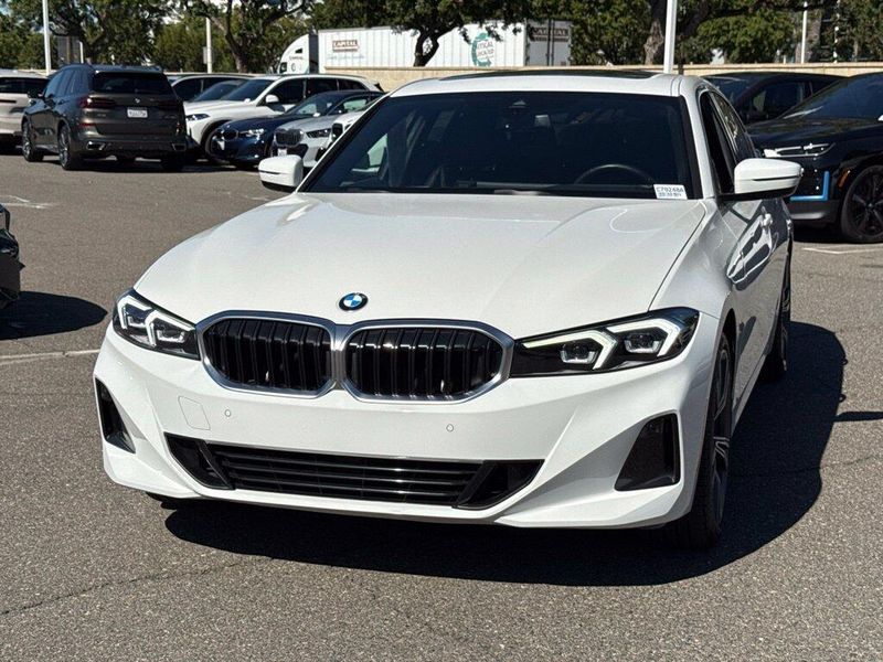 Used 2024 BMW 3 Series 330iImage 3