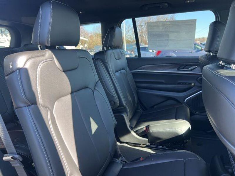 2025 Jeep Grand Cherokee L Limited 4x4