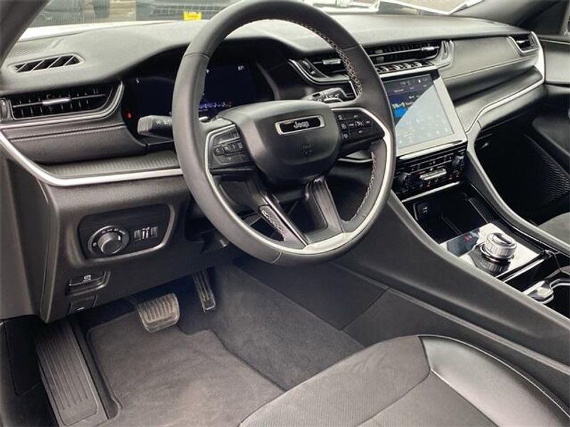 2023 Jeep Grand Cherokee L AltitudeImage 18