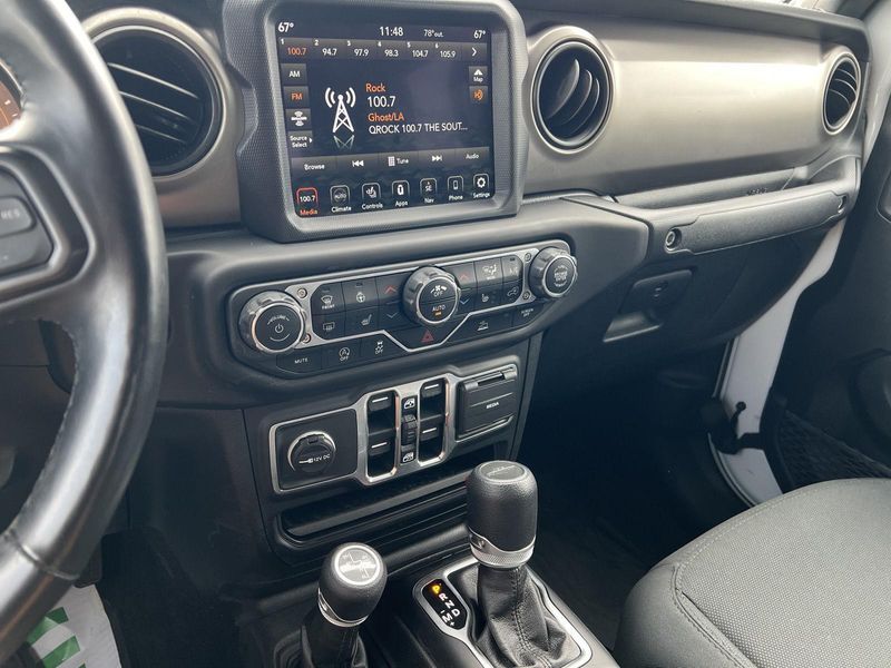 2021 Jeep Gladiator Willys photo 26