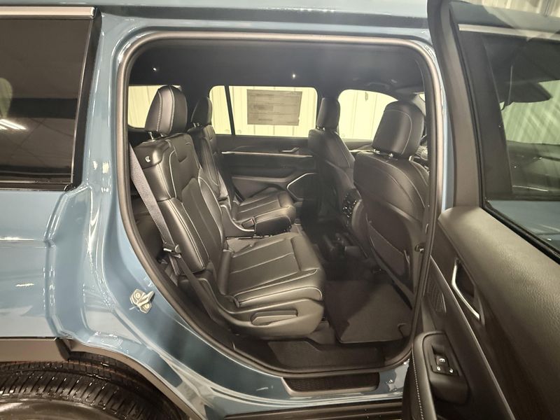 New 2026 Jeep Grand Cherokee L Limited 4x4Image 13