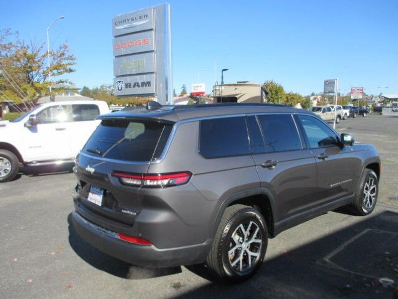 Used 2024 Jeep Grand Cherokee L LimitedImage 6