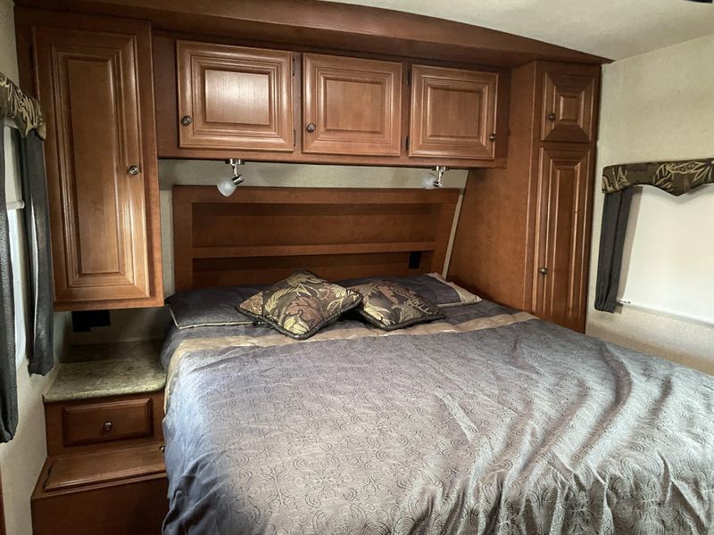 2016 NORTHWOOD ARCTIC FOX 32-A Image 18