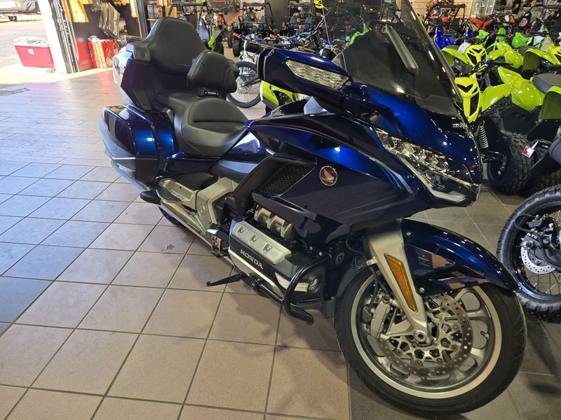 USED 2018 HONDA GOLD WING TOUR Image 1