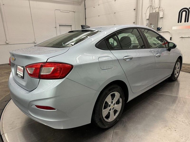 2018 Chevrolet Cruze LSImage 13