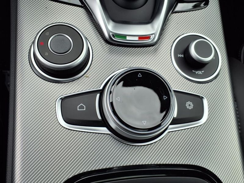 2025 Alfa Romeo Stelvio Tributo Italiano AwdImage 24