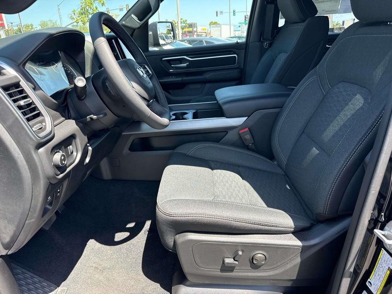 New 2026 RAM 1500 Big Horn Crew Cab 4x2 5'7' Box