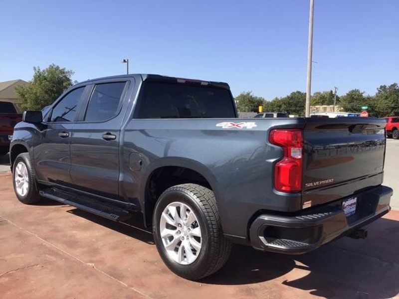 2021 Chevrolet Silverado 1500 CustomImage 3