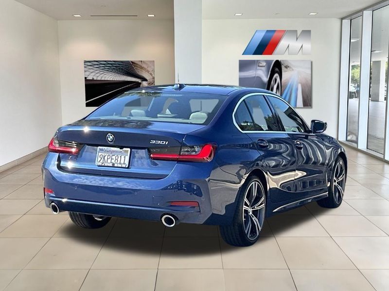 2024 BMW 3 Series 330iImage 7