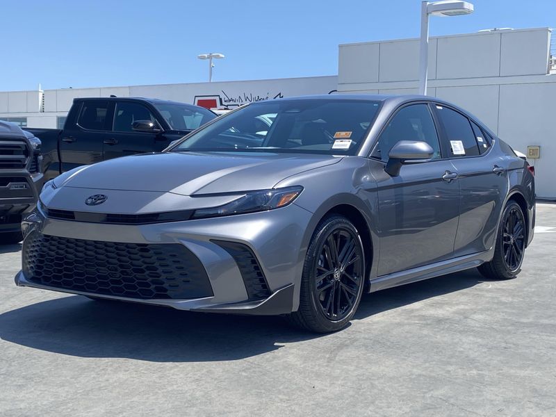 New 2025 Toyota Camry SEImage 6