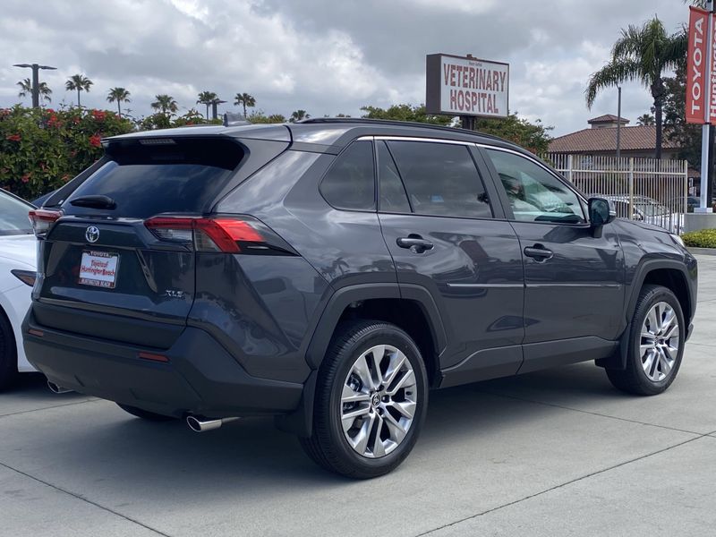 2025 Toyota RAV4 XLE PremiumImage 3