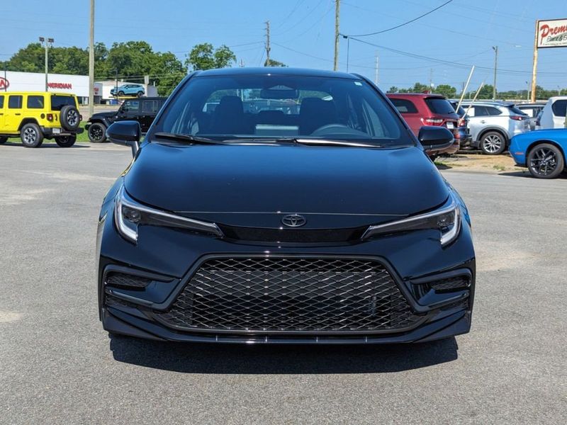 2023 Toyota Corolla SE in a Midnight Black Metallic exterior color and Black/Redinterior. Johnson Dodge 601-693-6343 pixelmotiondemo.com 