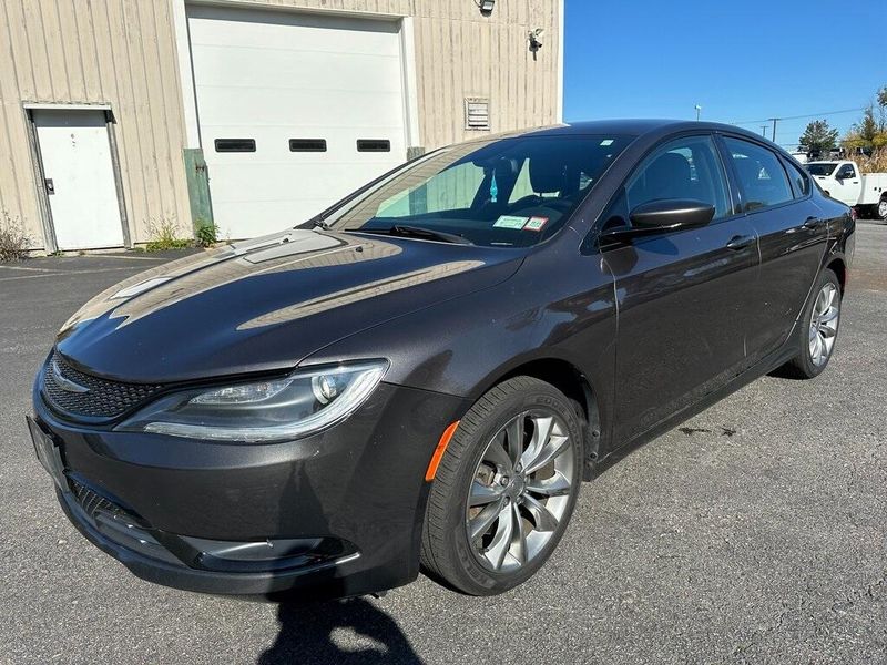 2016 Chrysler 200 SImage 11