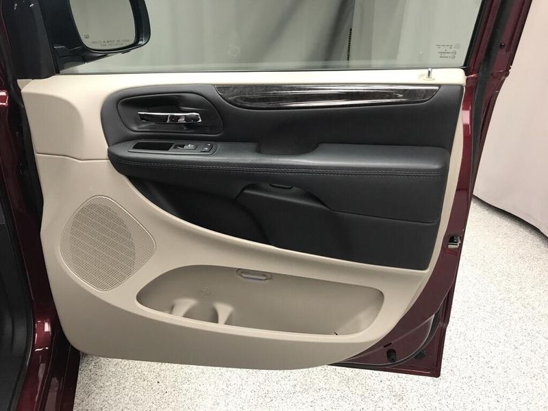 Used 2018 Dodge Grand Caravan SEImage 16