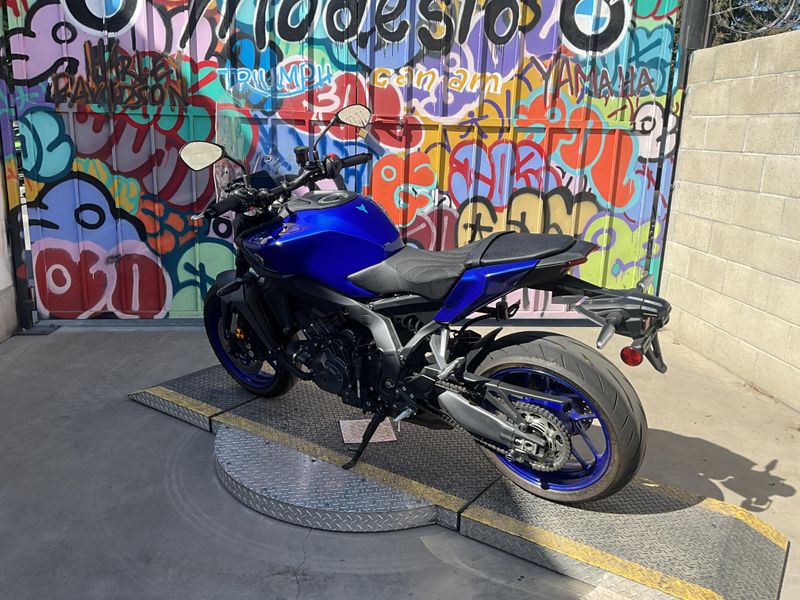 Used 2025 Yamaha MT-09 CA Image 3