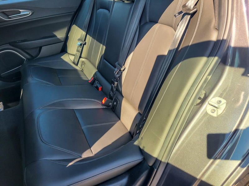 2022 Alfa Romeo Giulia Ti photo 12
