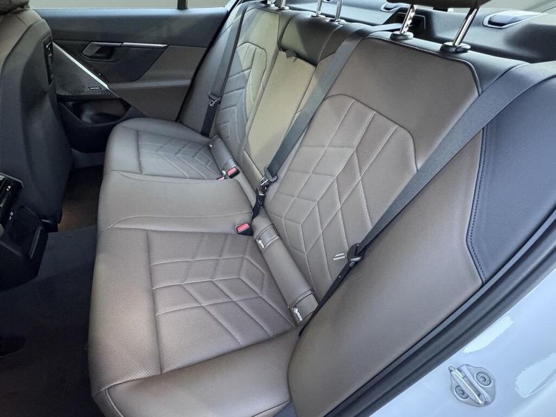 2025 BMW i5 xDrive40Image 28