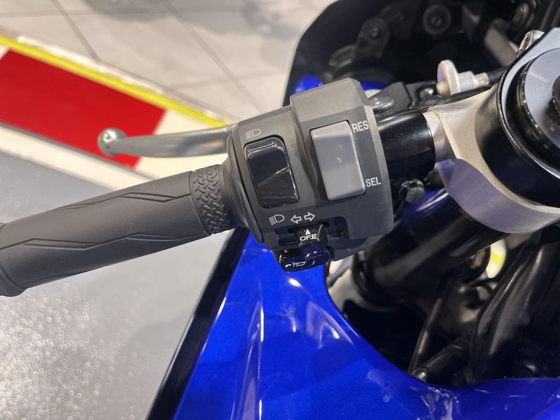 Used 2023 Yamaha YZF-R7 CA Image 28
