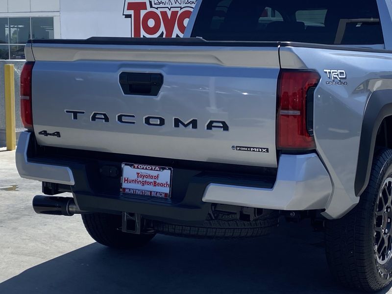2025 Toyota Tacoma TRD Off Road HybridImage 4