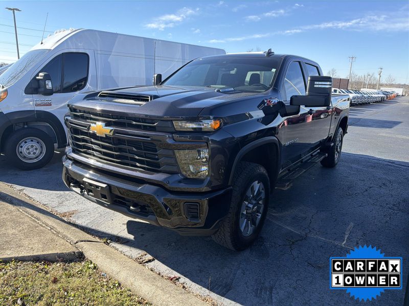 Used 2024 Chevrolet Silverado 2500HD CustomImage 1