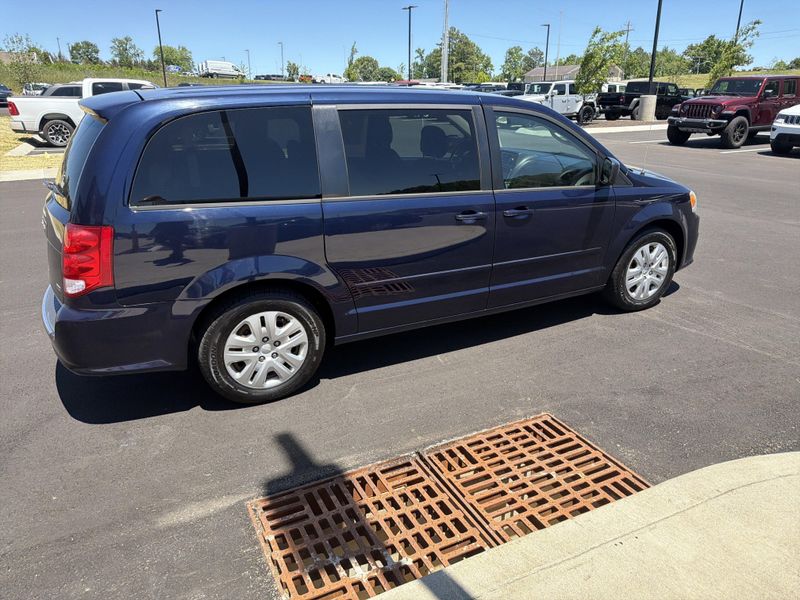 Used 2016 Dodge Grand Caravan SEImage 10
