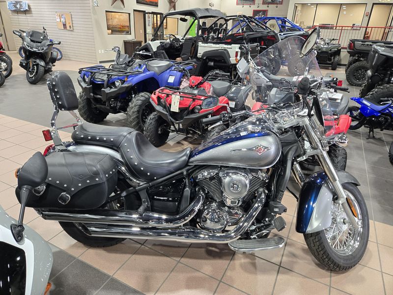 New 2025 Kawasaki VULCAN 900 CLASSIC LT METALLIC GRAPHITE GRAY AND METALLIC CARBON GRAY Image 2