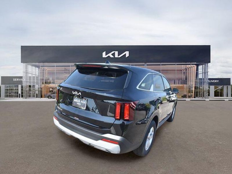 New 2026 Kia Sorento LXImage 4