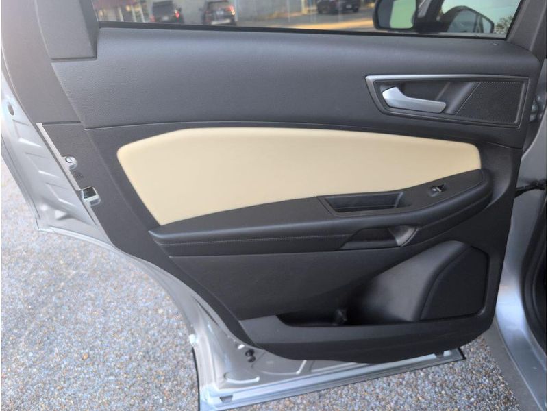 Used 2020 Ford Edge SEImage 31