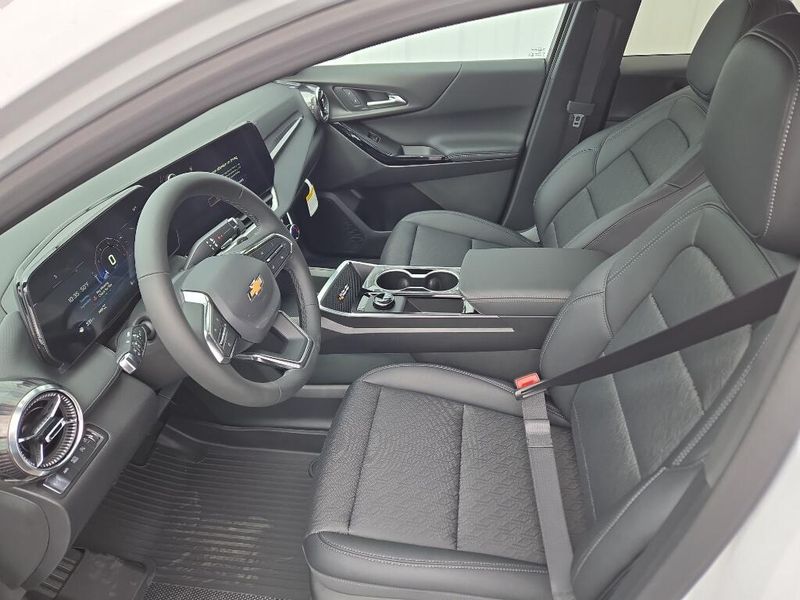 2026 Chevrolet Equinox LT photo 6