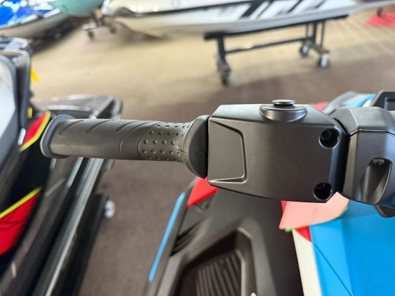 New 2025 Yamaha JETBLASTER DLX (3UP) Image 15