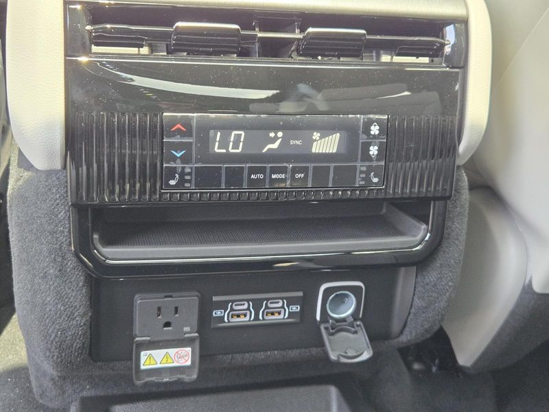 2026 Jeep Grand Wagoneer L Grand Wagoneer L Limited Altitude 4x4