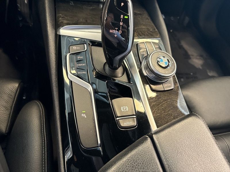 2019 BMW 5 Series 530i xDriveImage 30