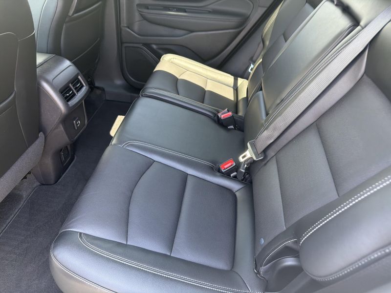 Used 2024 GMC Terrain SLTImage 33