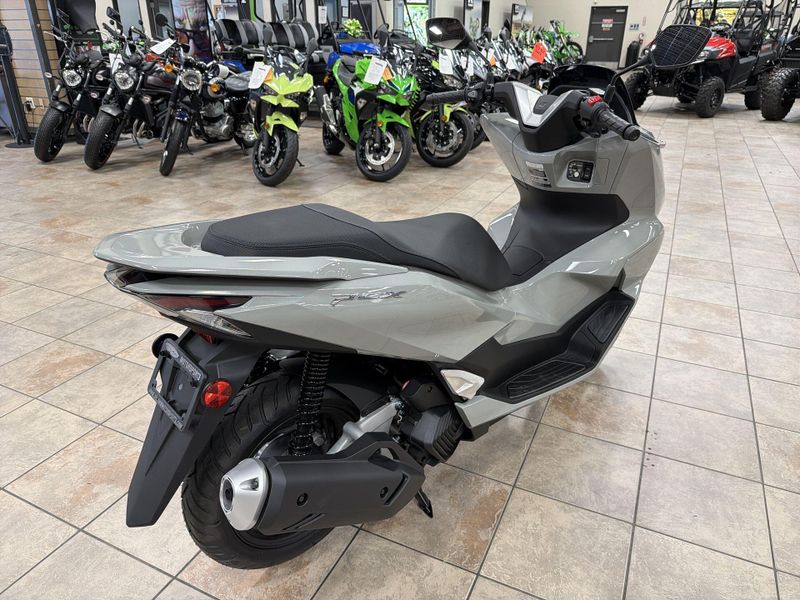 New 2025 Honda PCX ABS Image 17
