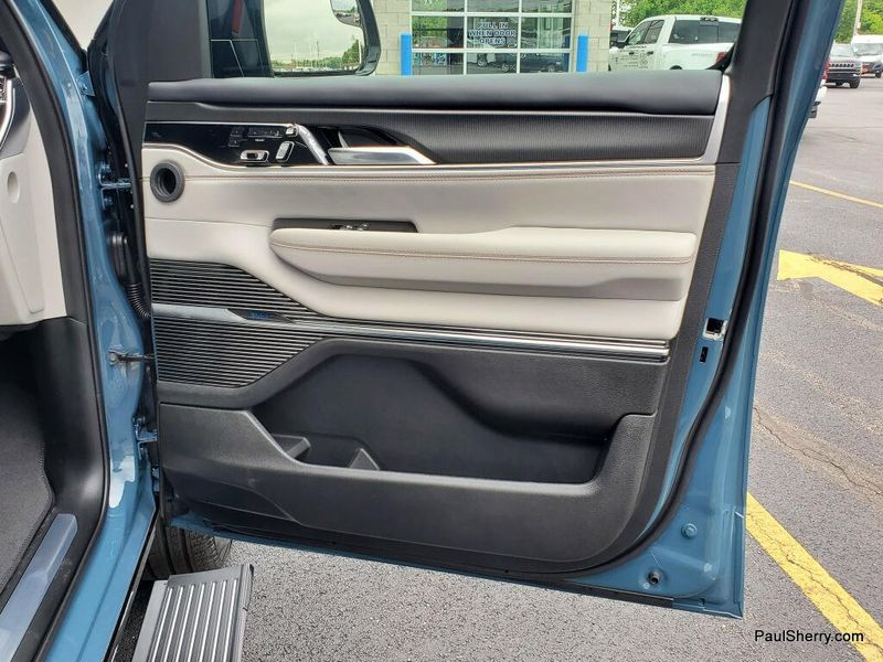 2026 Jeep Grand Wagoneer L Summit Obsidian 4x4