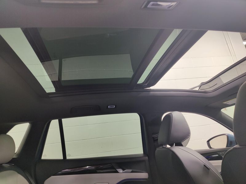 Used 2025 Volkswagen Tiguan SEL AWD R-Line w/Sunroof & NavImage 7