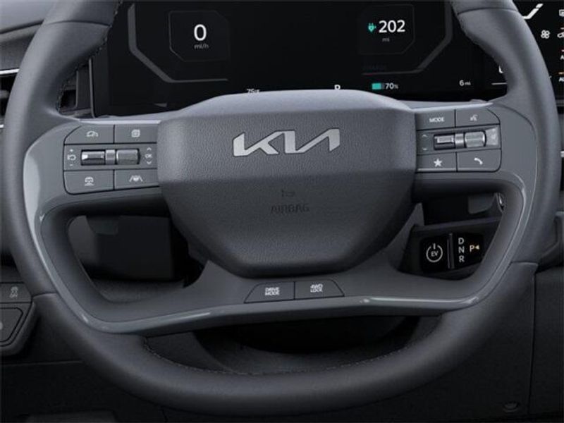 2025 Kia EV9 WindImage 22