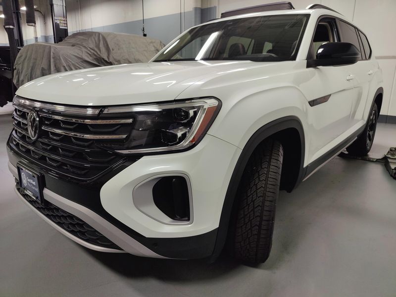 Used 2024 Volkswagen Atlas Peak Edition AWD SEL w/Sunroof/NavImage 12