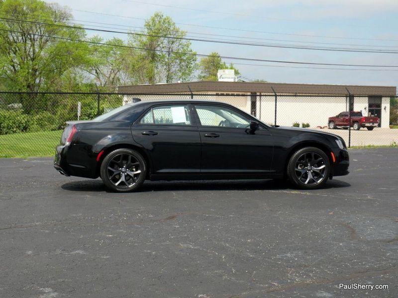 2023 Chrysler 300 Touring SportImage 11