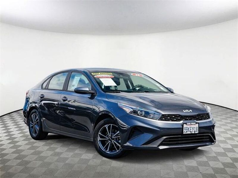 2022 Kia Forte LXSImage 2