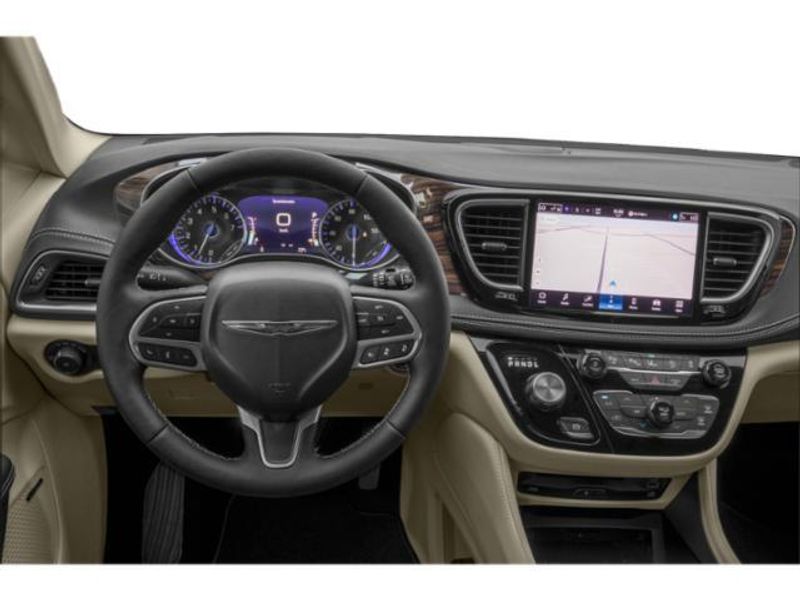 2024 Chrysler Pacifica Pinnacle photo 7